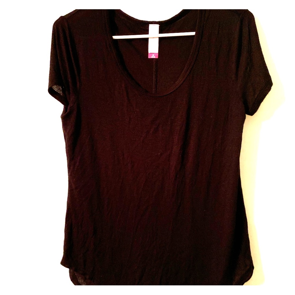 Black scoop neck stretchy tee